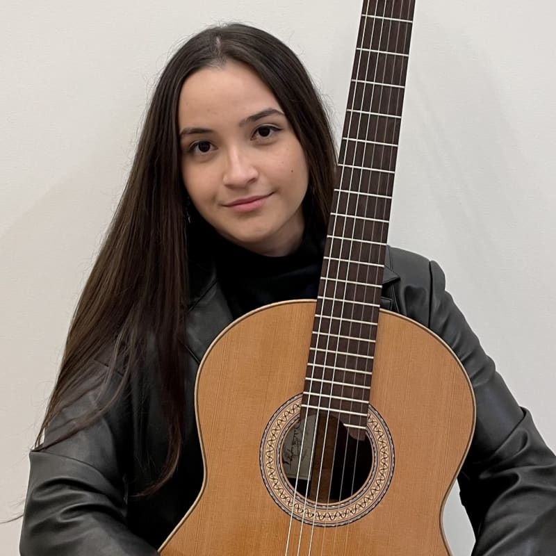 Mia Padilla, Guitar